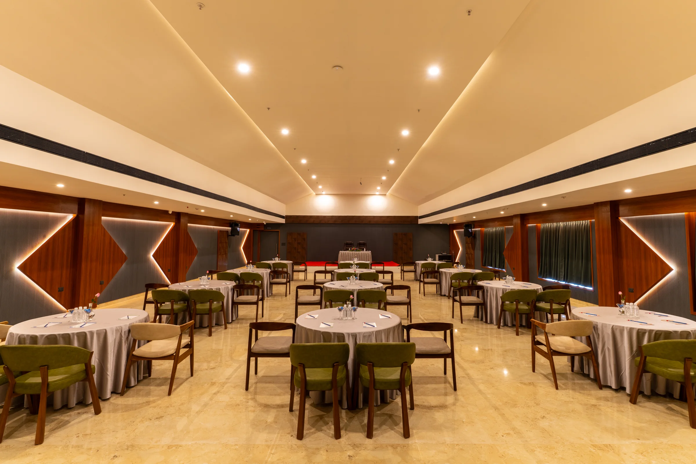 The dining hall, an Omkar Jungle Resort gathering space